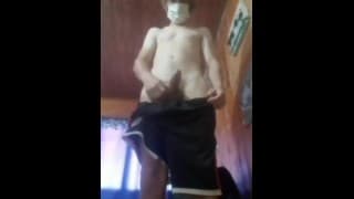 她看着我在车里自慰