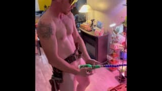 性感的姜黄色建筑工人在午餐时享受你的口袋猫陷阱。 适合红发大鸡巴射精