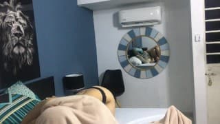 我煽动我的继兄弟发生性关系，他要我吮吸他的鸡巴。