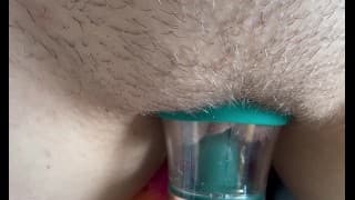 舔阴蒂玩具让我的熟女阴户喷涌出精液 - 我喜欢玩玩具带来的阴蒂高潮