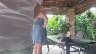 在露台上操我的邻居妻子