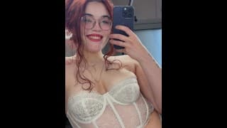 来我的免费 OnlyFans 看看这些嘴唇的真正能力 🥵
