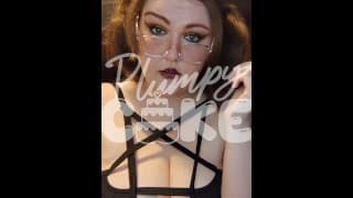 Hypnotic BBW与绑带式Mommy Domme
