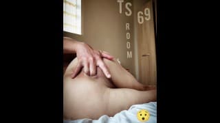 指法处女混蛋。棚屋高潮和大声呻吟 4K